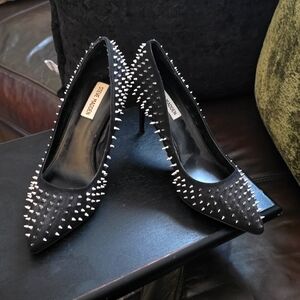 STEVE MADDEN Luiza black Studded spiked Pointed Toe Pump heels size 8